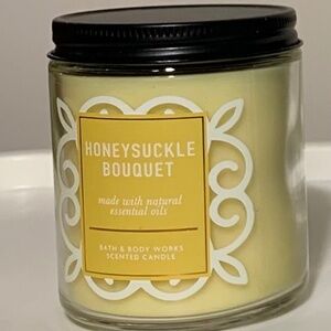 Bath & Body Works Honeysuckle Bouquet 1-Wick Scented Candle 7 Oz NEW